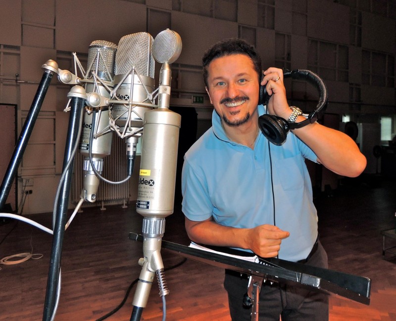 Recording My Heart's Delight with three microphones: First on the right from 1920, middle contemporary, last from 1940